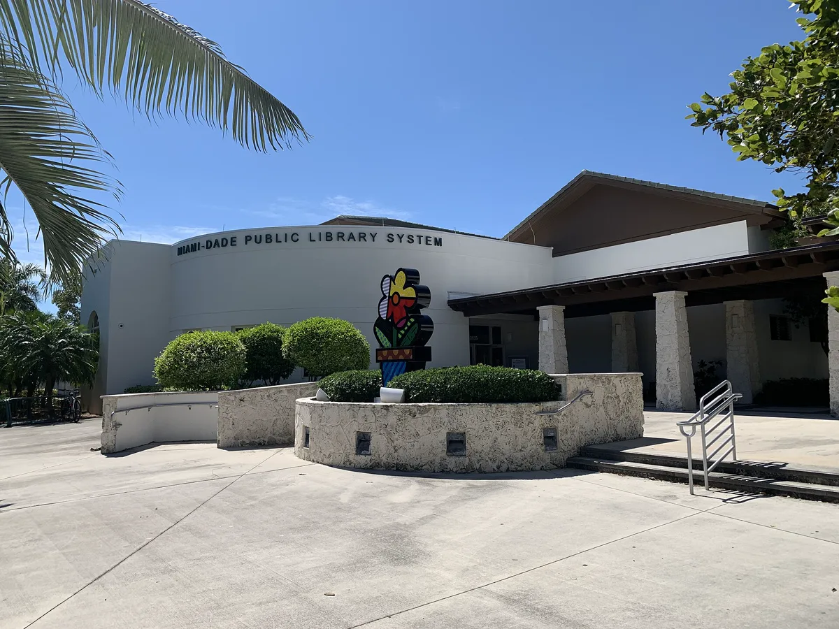 Pinecrest Branch Library exterior in Pinecrest, Florida
