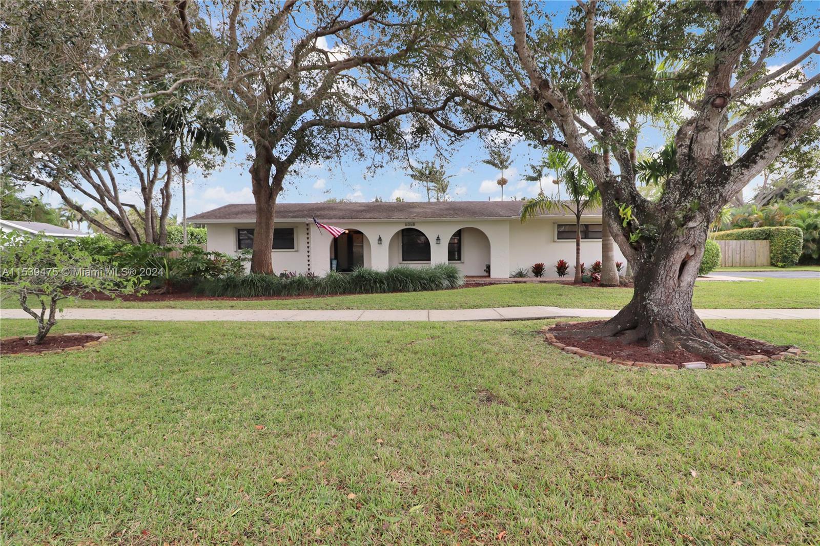 4-bedroom home sold at 9740 SW 120th St, Miami